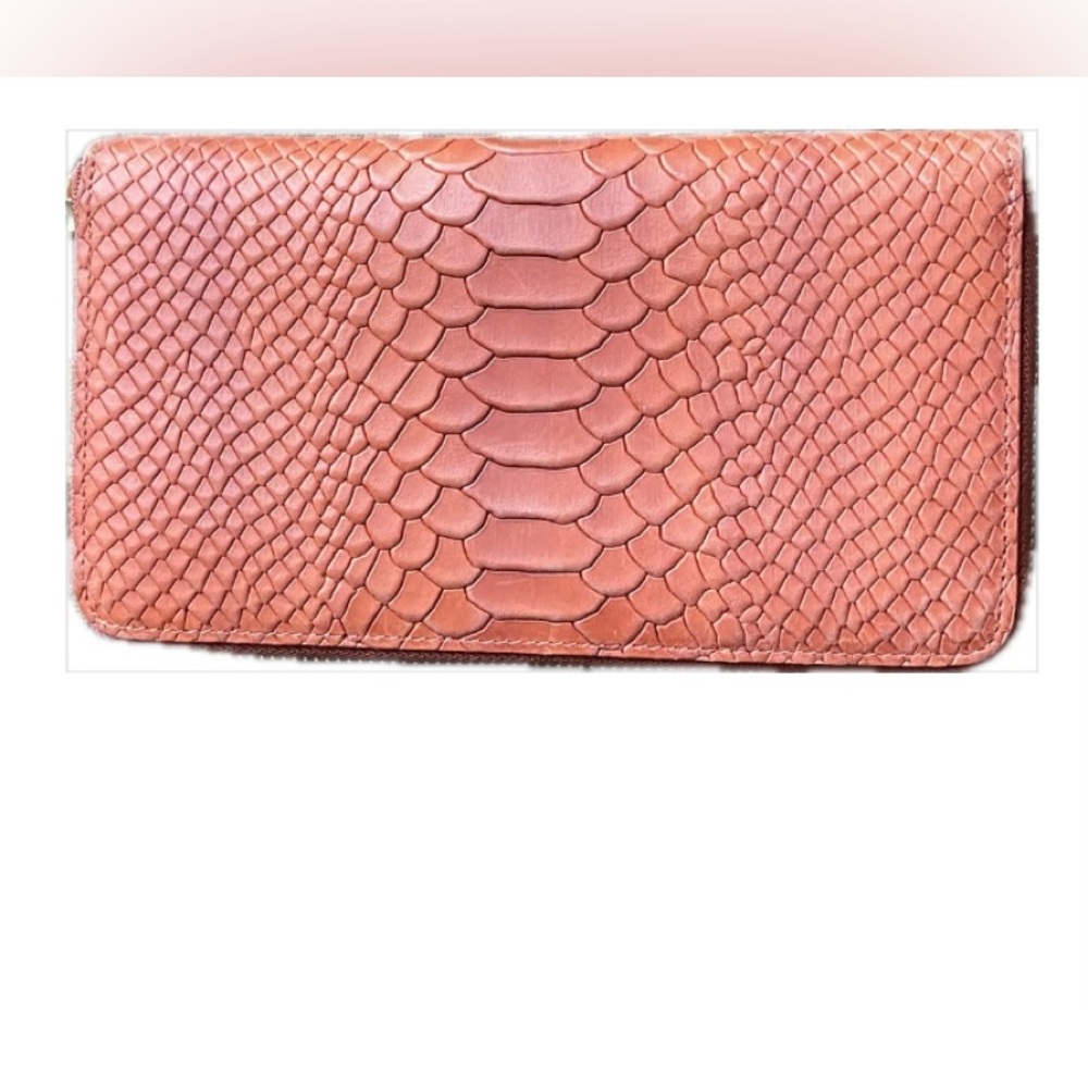 Gigi New York wallet.